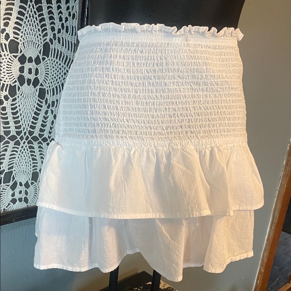 Divided White Layered Mini Skirt - Picture 3 of 4